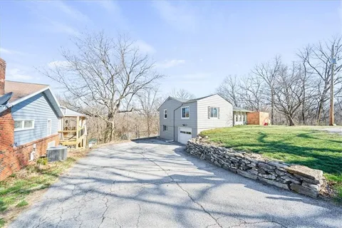 $320,000 | 8008 Parkview Avenue, Kansas City, KS 66109