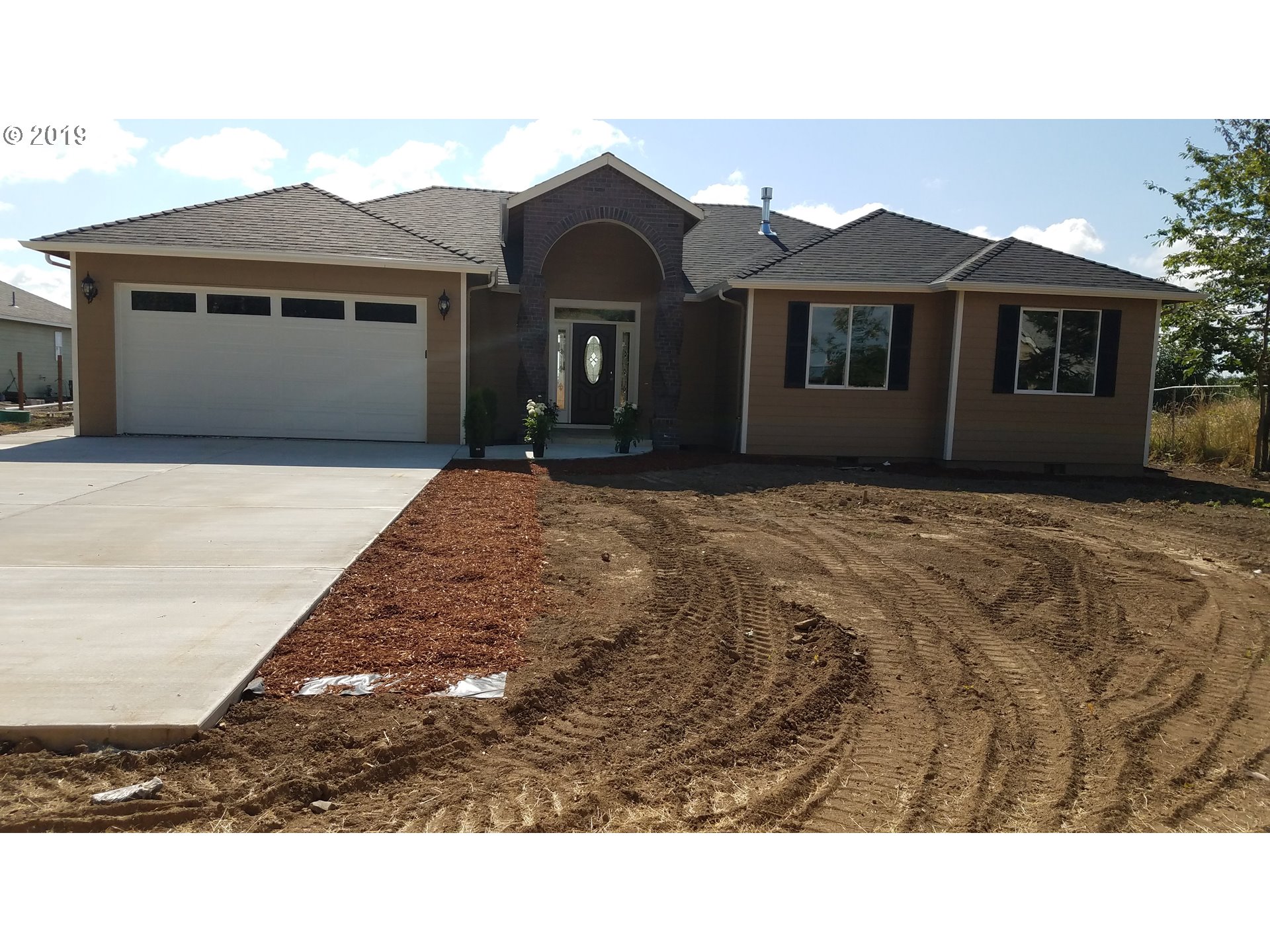 8784 Portland Road Northeast Salem, OR 97305 - Photo 2 of 30 Gallery Image 2