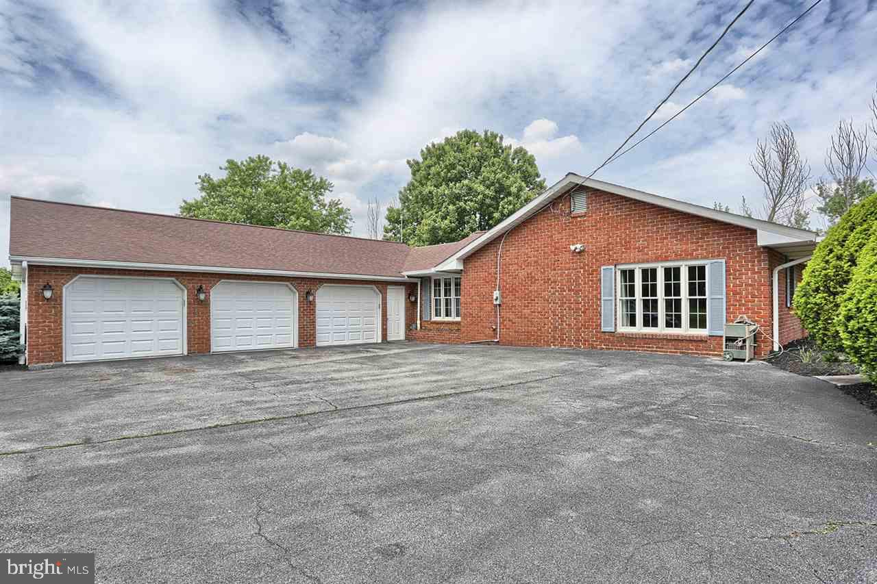 928 Alexander Spring Road Carlisle, PA 17015 - Photo 4 of 25 Gallery Image 4