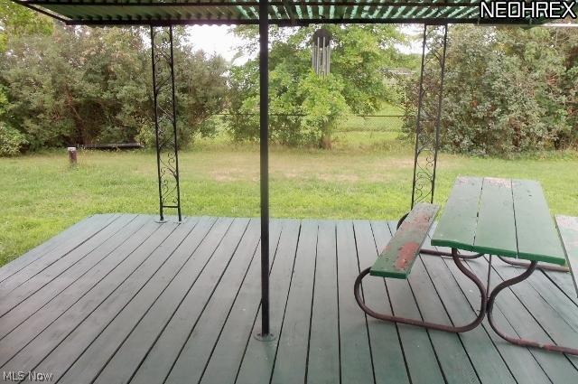 13256 Madison Road Middlefield, OH 44062 - Photo 4 of 20 Covered patio off dining area