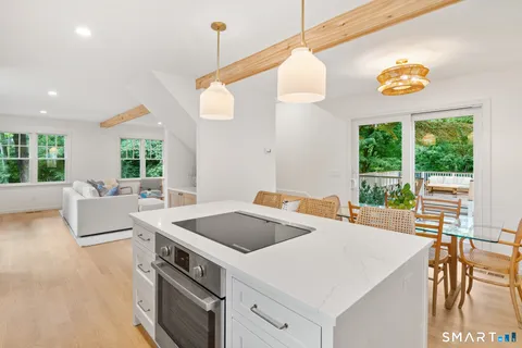 $1,475,000 | 7 Raymond Heights, Darien, CT 06820