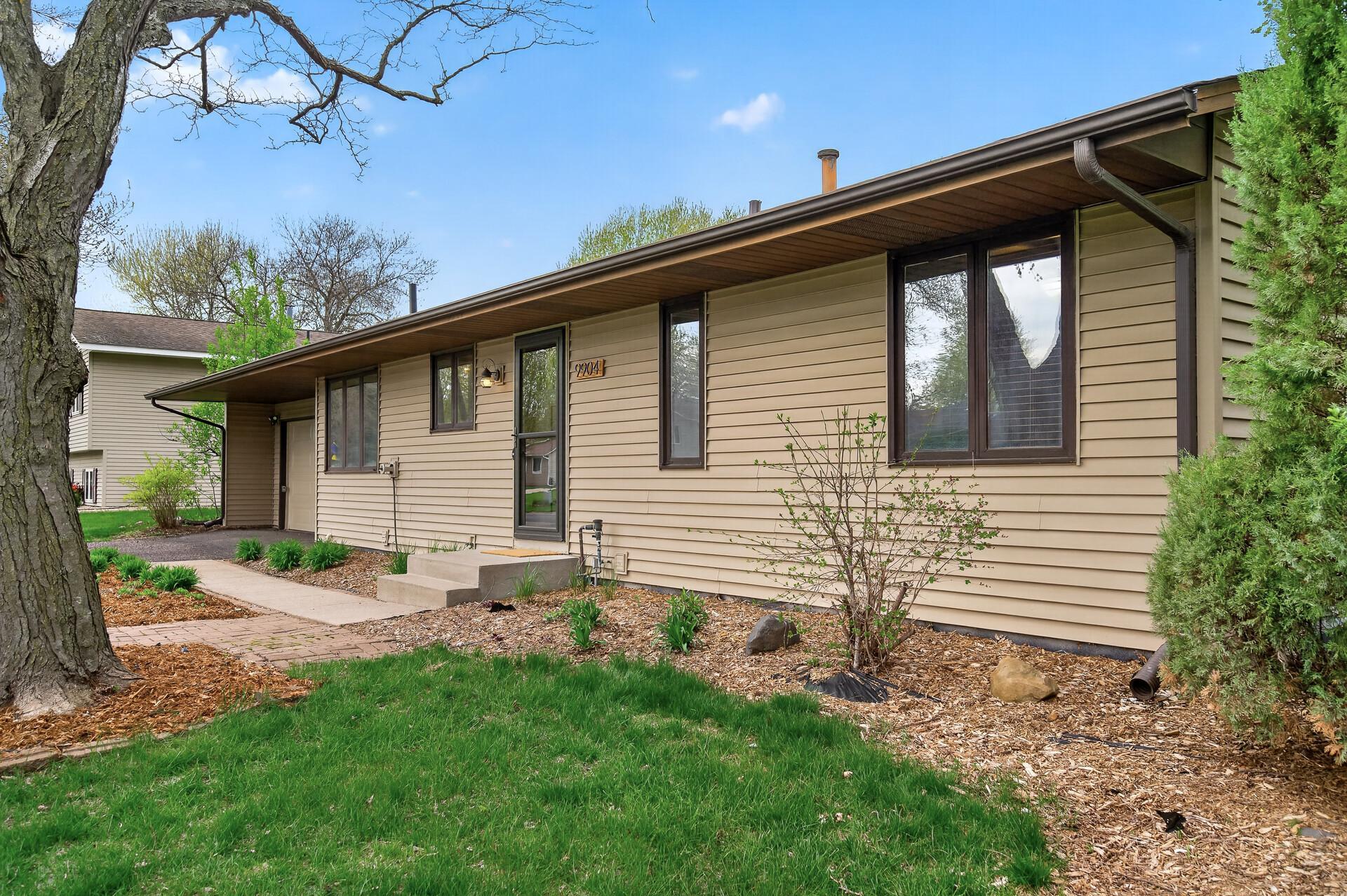 9904 107th Place North Maple Grove, MN 55369 - Photo 4 of 46