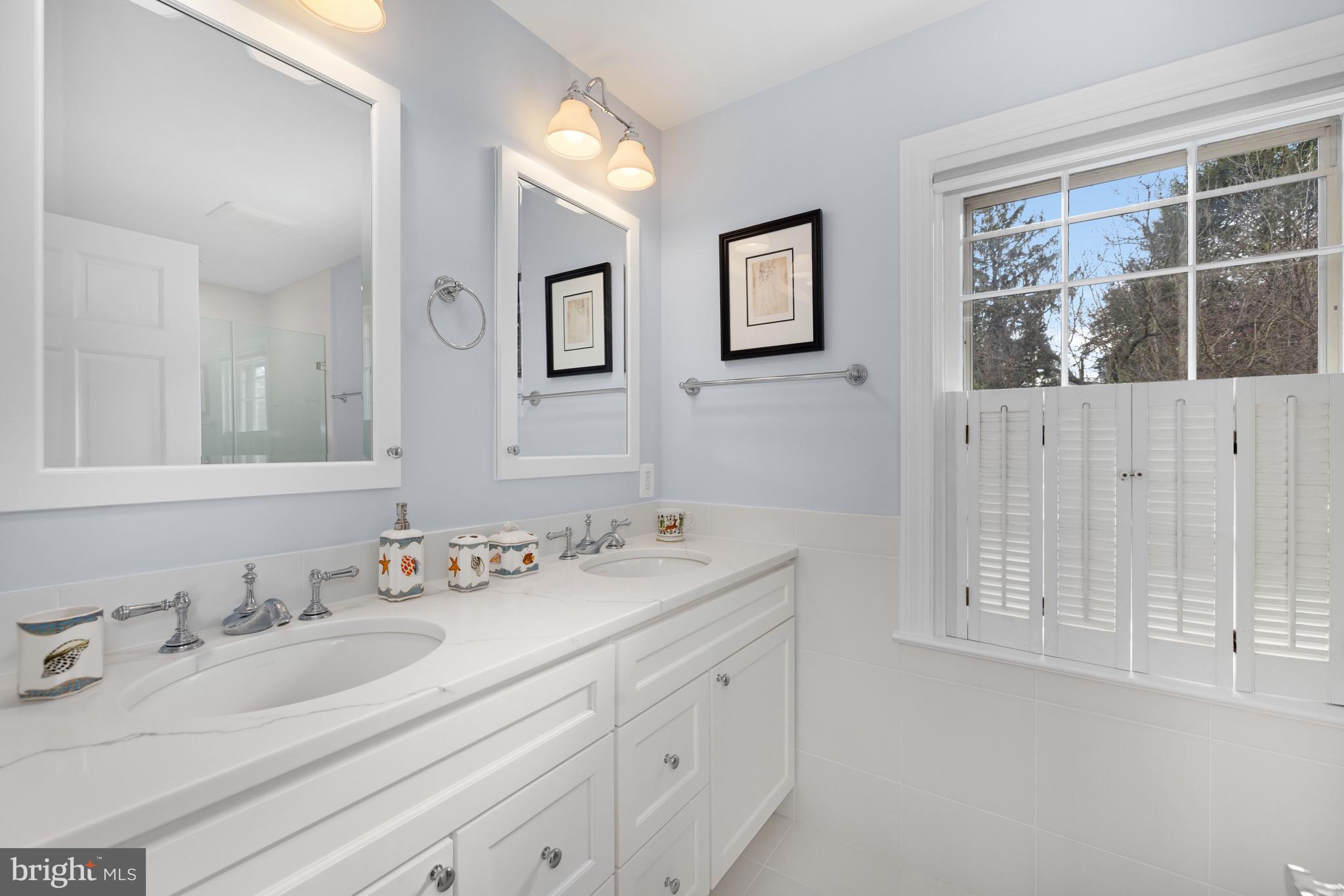 112 Summerfield Road Chevy Chase, MD 20815 - Photo 22 of 42 Upper Level - Primary Bathroom