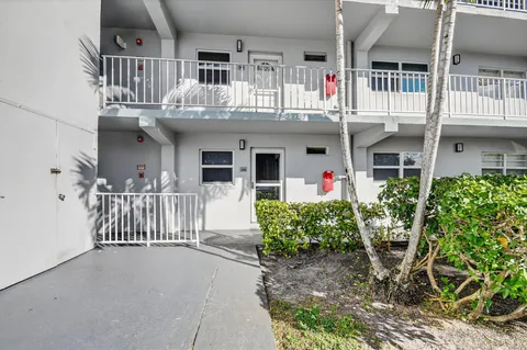 $204,999 | 2400 Northeast 1st Lane, Unit 102, Boynton Beach, FL 33435