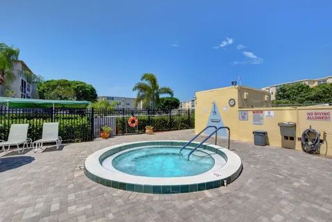 $204,999 | 2400 Northeast 1st Lane, Unit 102, Boynton Beach, FL 33435