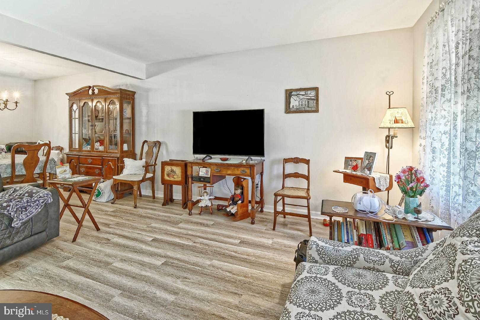 508 Hudson Avenue Pitman, NJ 08071 - Photo 7 of 32 Living room