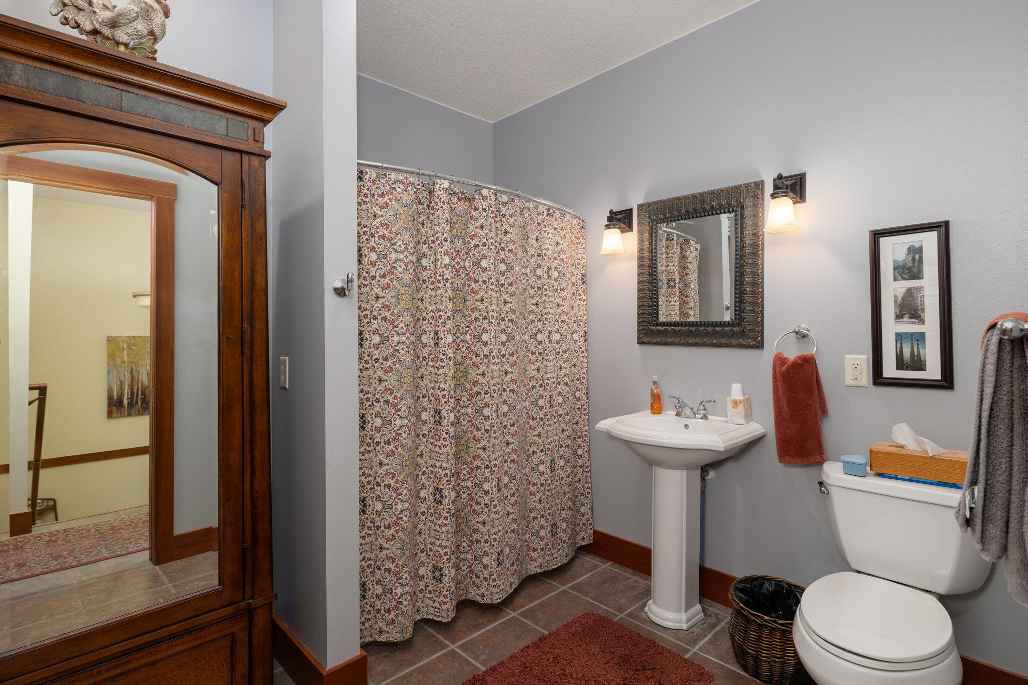 N2031 County Road F La Crosse, WI 54601 - Photo 11 of 25 Main Bathroom