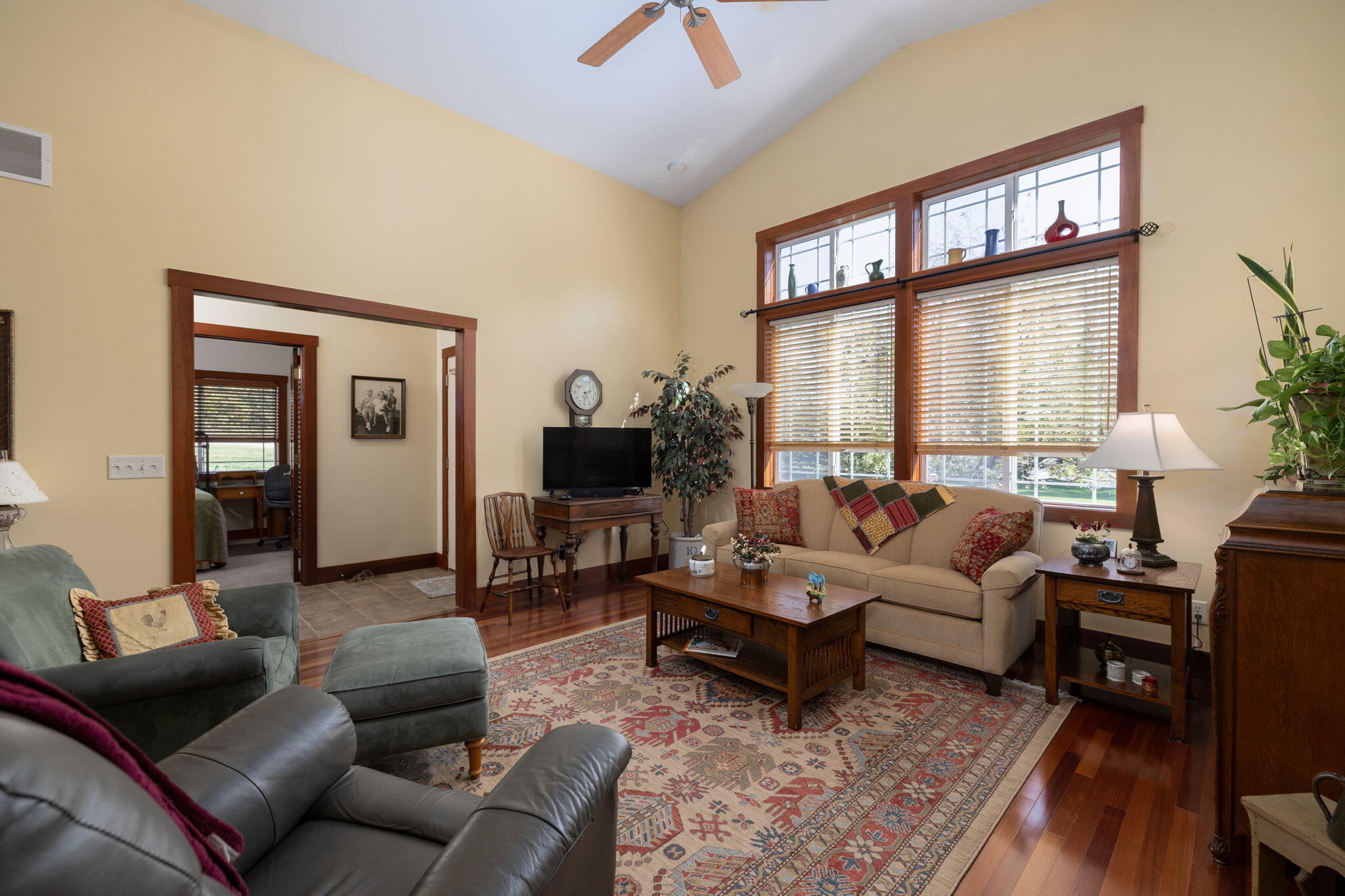 N2031 County Road F La Crosse, WI 54601 - Photo 3 of 25 Living Room