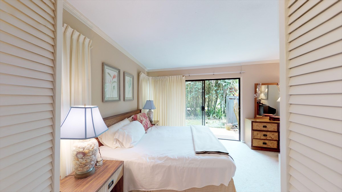 3920 Wyllie Road, Unit 6A Princeville, HI 96722 - Photo 11 of 19 a bed room with a bed and a window
