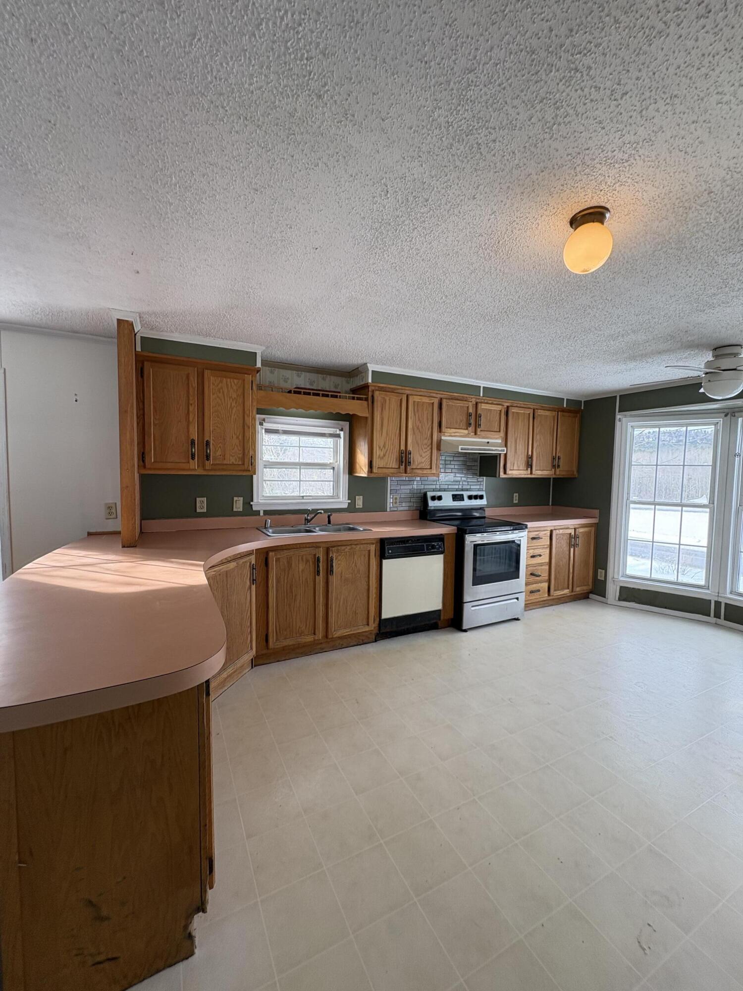 148 School Road Sabattus, ME 04280 - Photo 5 of 26 IMG_0375