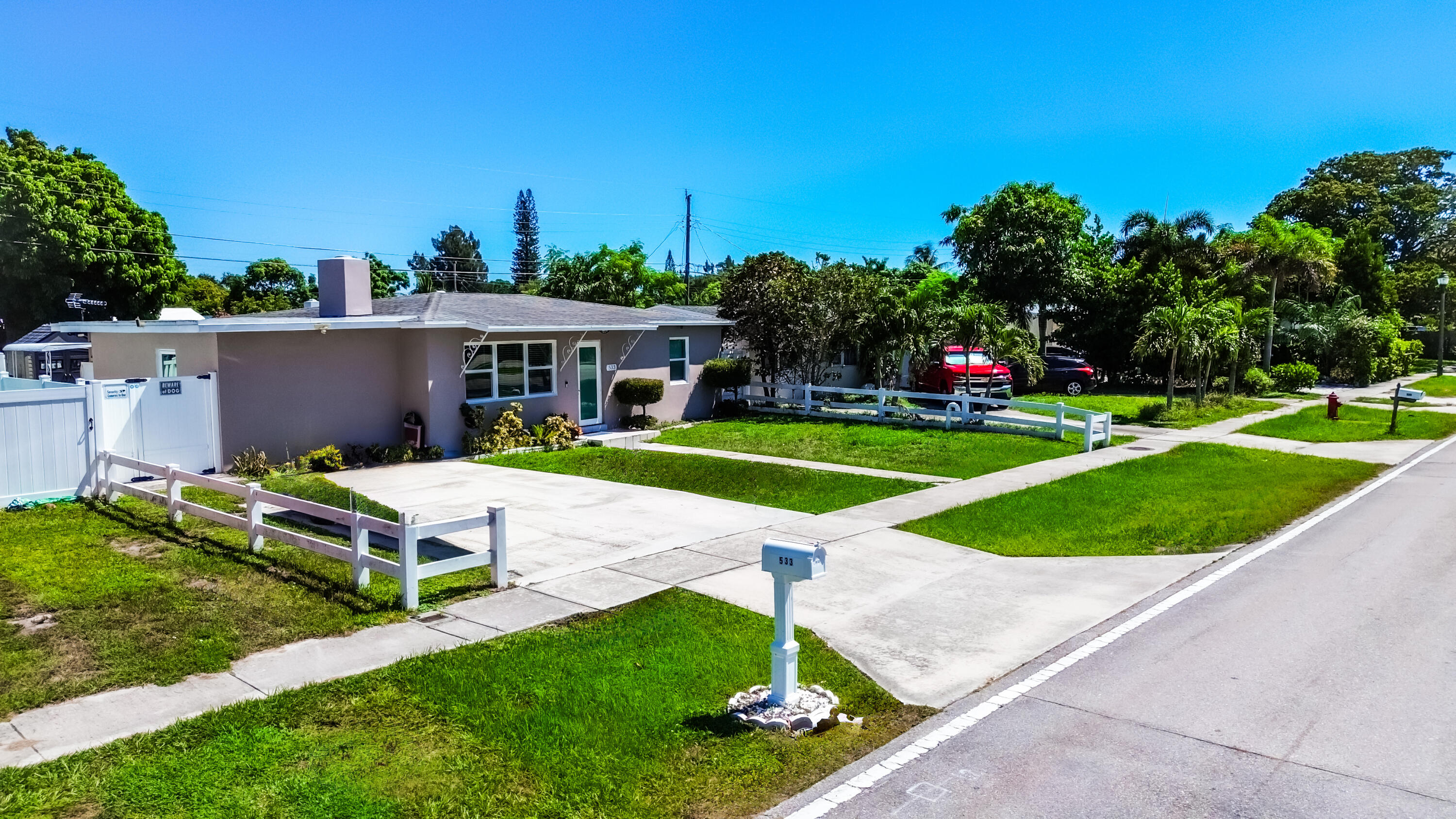 533 Cherry Road West Palm Beach, FL 33409 - Photo 2 of 37 09