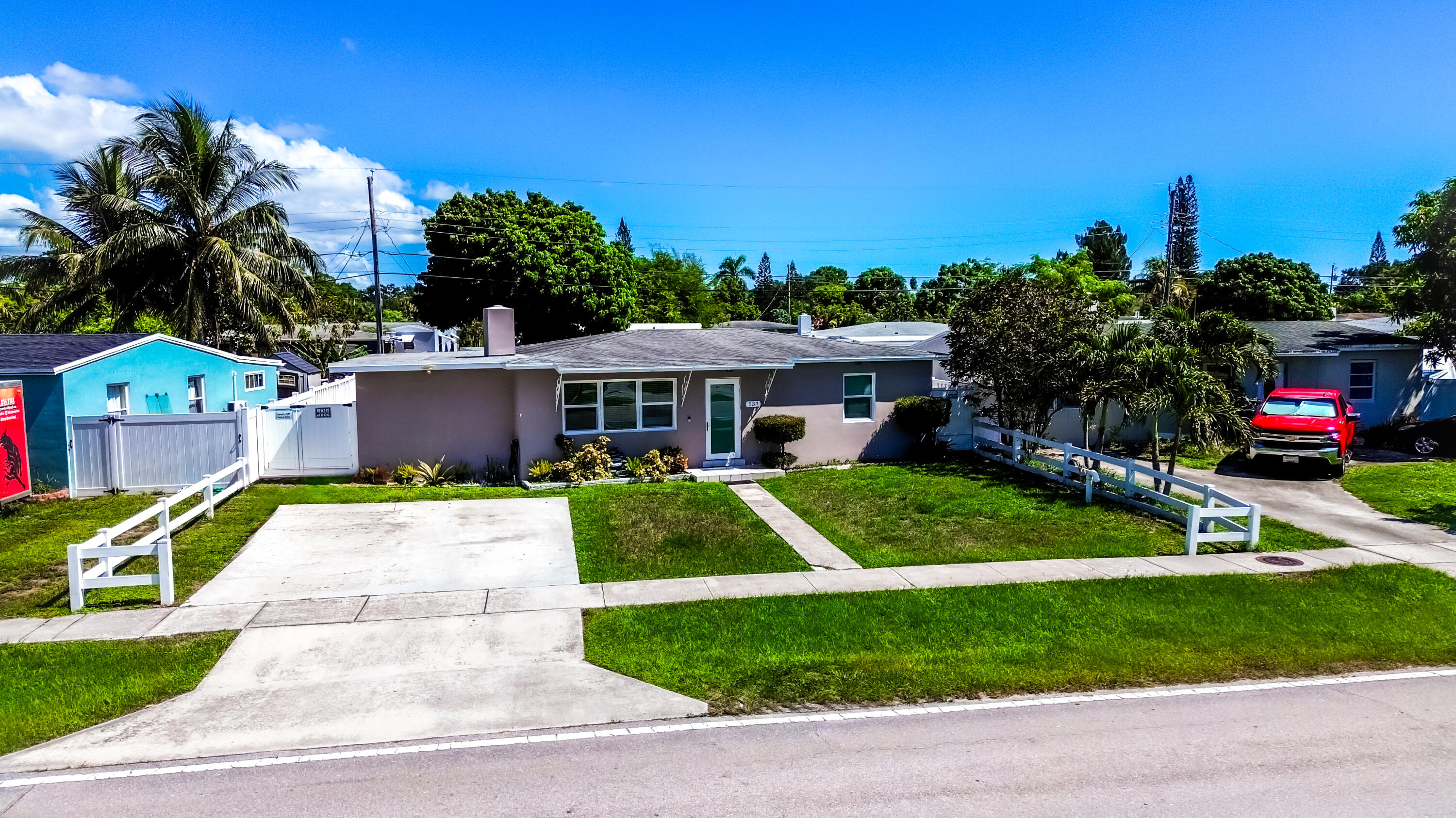 533 Cherry Road West Palm Beach, FL 33409 - Photo 3 of 37 02