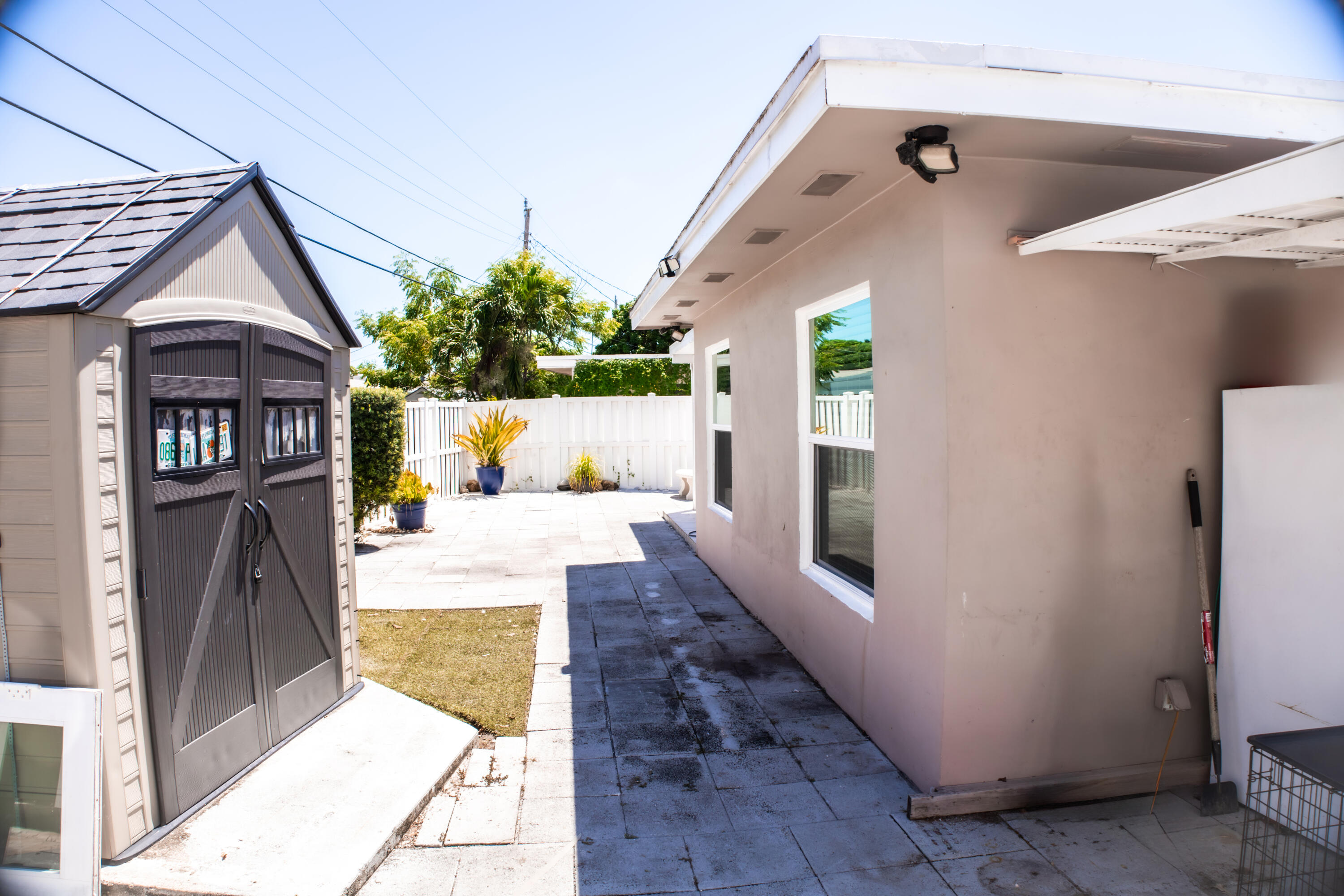 533 Cherry Road West Palm Beach, FL 33409 - Photo 31 of 37 48