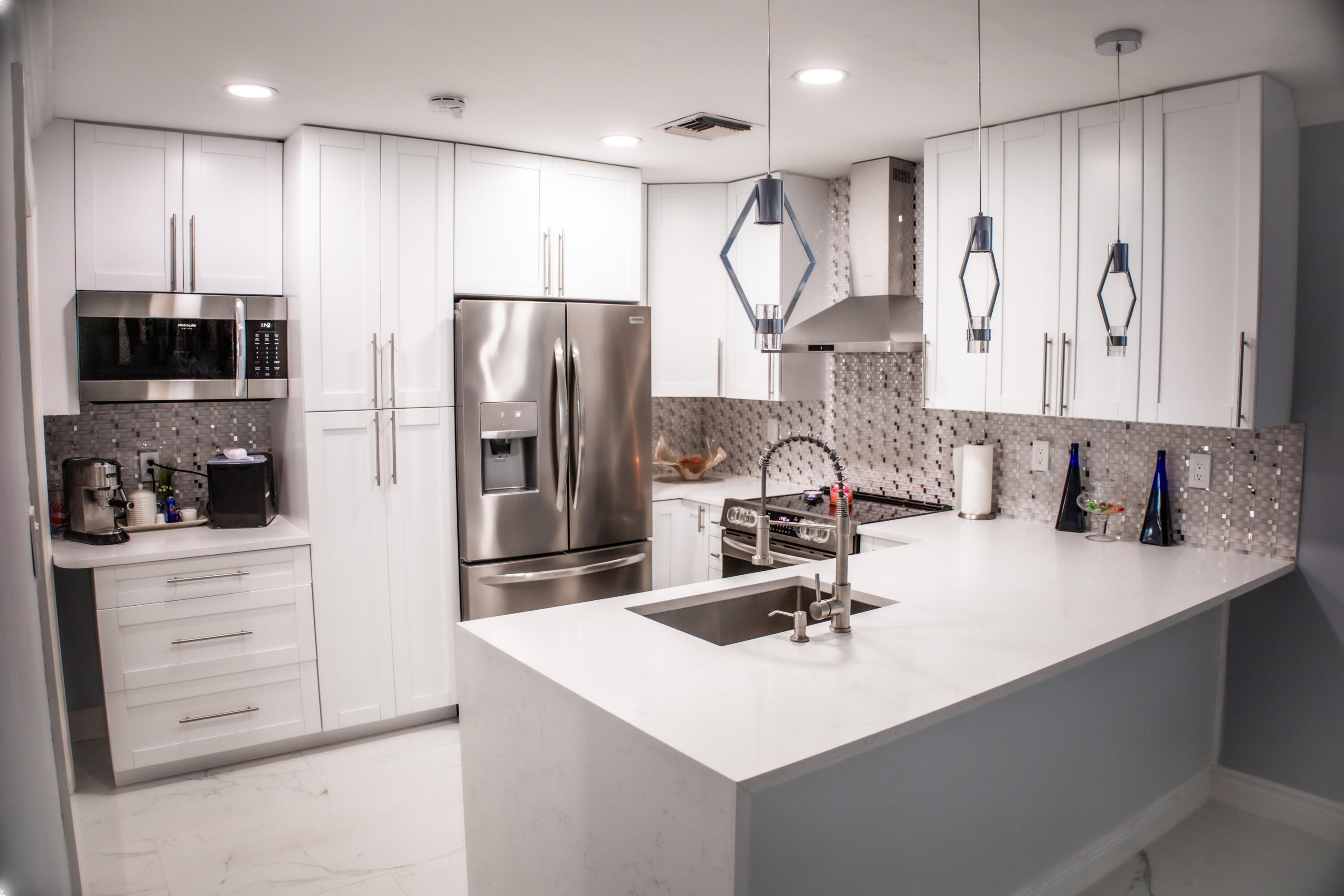 533 Cherry Road West Palm Beach, FL 33409 - Photo 9 of 37 16