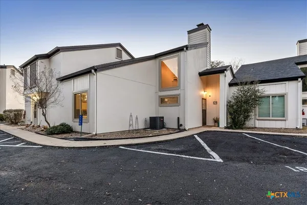 $1,350 | 1135 Parkview Drive, Unit C18, Canyon Lake, TX 78133