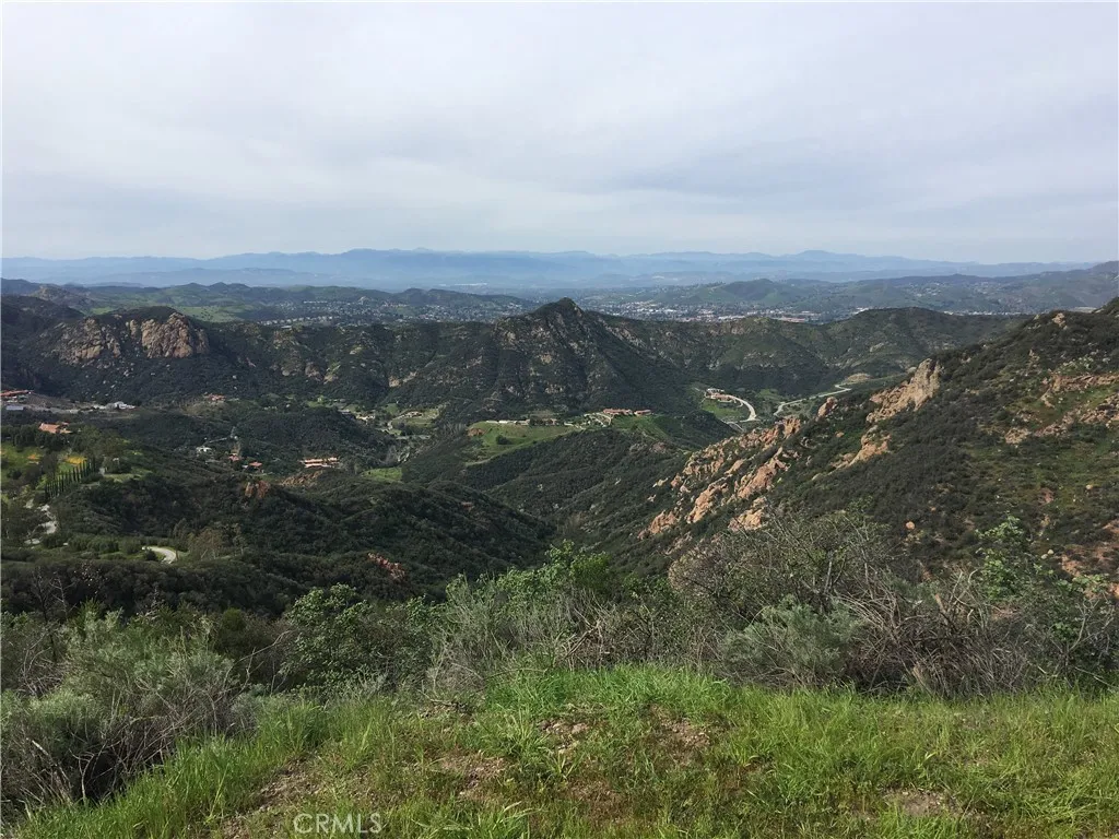 5 Kanan Road Agoura Hills, CA 91377 - Photo 2 of 5