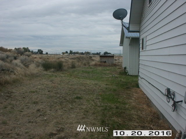 9357 Harris Road Northeast Moses Lake, WA 98837 - Photo 3 of 23 Gallery Image 3