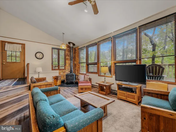 $445,000 | 35 Warbler's Way, Berkeley Springs, WV 25411
