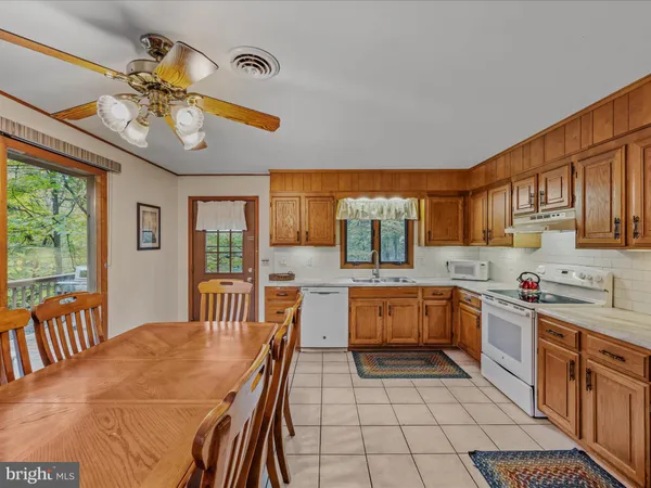 $445,000 | 35 Warbler's Way, Berkeley Springs, WV 25411