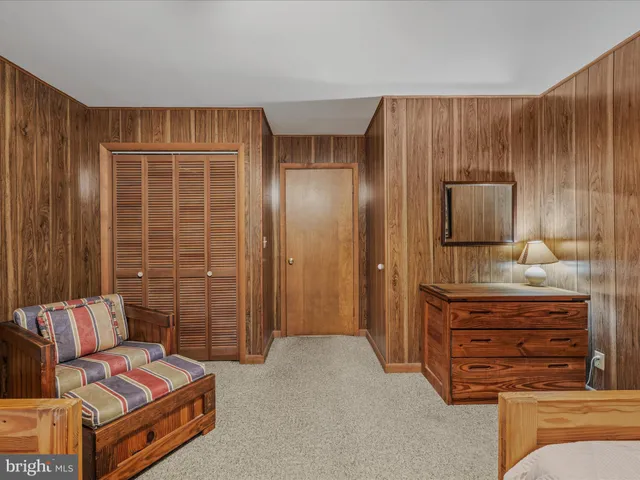 a view of an porch with patio