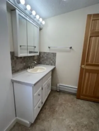 $2,800 | 2485 Hartford Avenue, Hartford, VT 05001