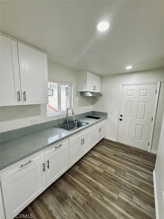 $1,800 | 240 West 54th Street, Unit 1/2, Los Angeles, CA 90037