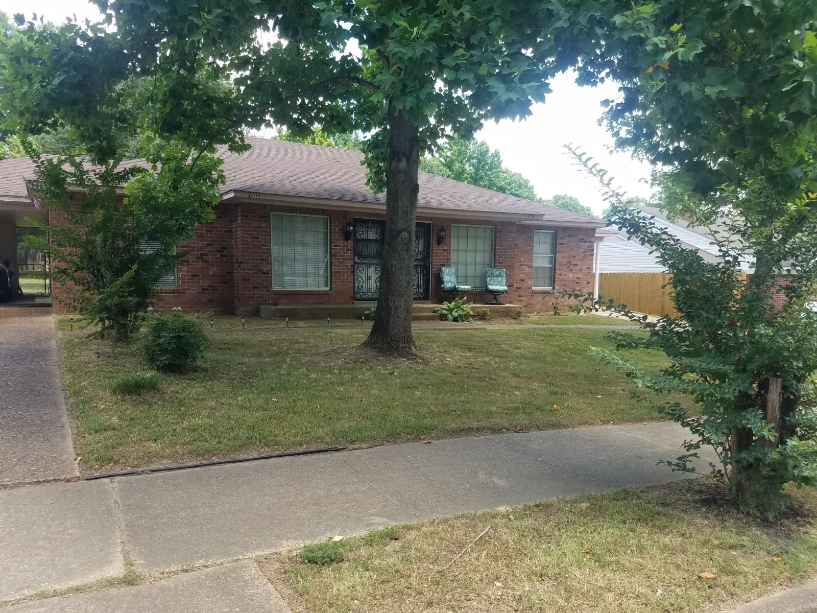 6514 Birkenhead Road Memphis, TN 38134 - Photo 2 of 3 a front view of a house with garden
