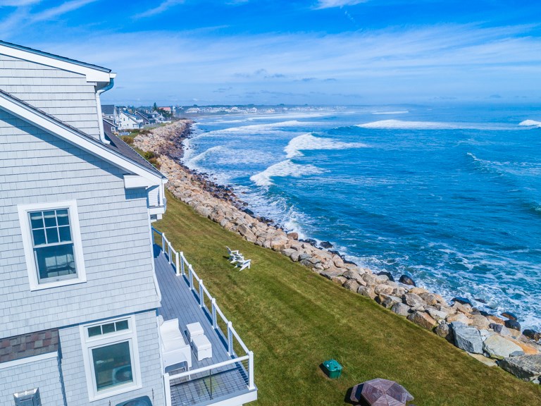 78 Calef Avenue Narragansett, RI 02882 - Photo 8 of 36