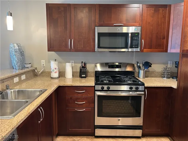 $2,150 | 150 Las Vegas Boulevard North, Unit 2201, Las Vegas, NV 89101
