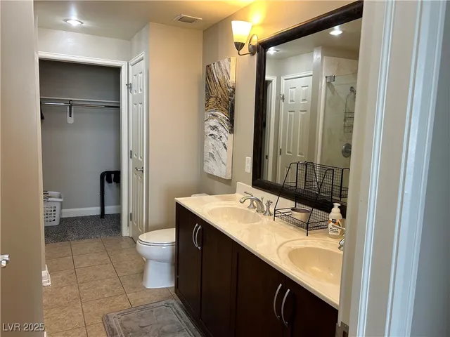 $2,150 | 150 Las Vegas Boulevard North, Unit 2201, Las Vegas, NV 89101