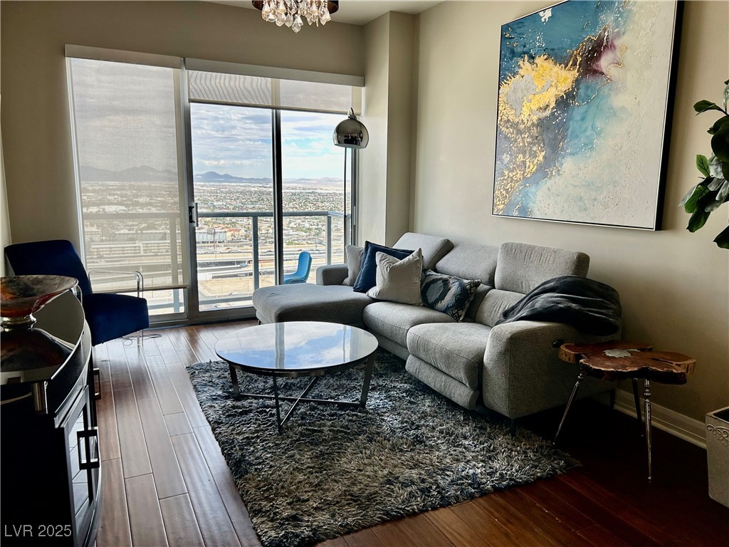 150 Las Vegas Boulevard North, Unit 2201 Las Vegas, NV 89101 - Photo 3 of 20