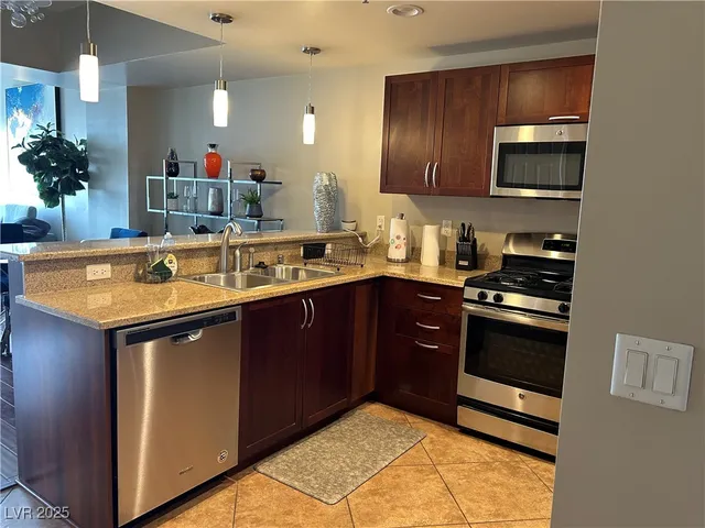 $2,150 | 150 Las Vegas Boulevard North, Unit 2201, Las Vegas, NV 89101