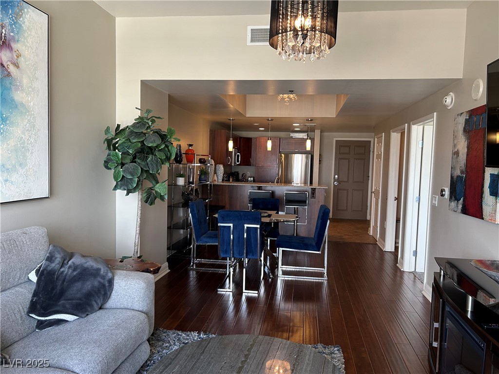 150 Las Vegas Boulevard North, Unit 2201 Las Vegas, NV 89101 - Photo 8 of 20