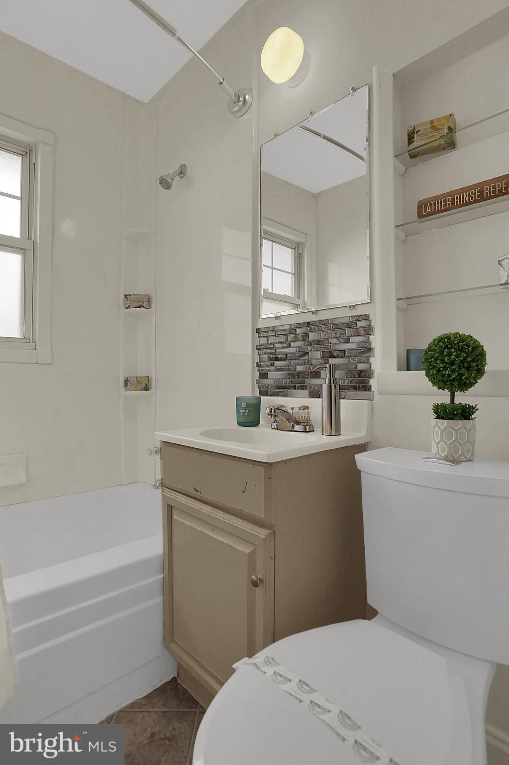 3997 Rauch Street Harrisburg, PA 17109 - Photo 10 of 17 Full Bathroom