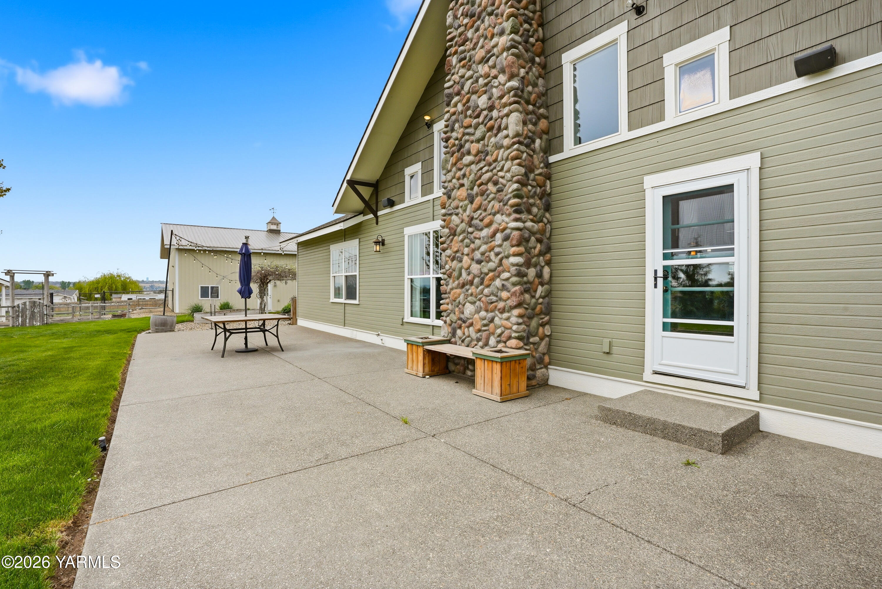230 Albro Road Sunnyside, WA 98944 - Photo 35 of 46 front view of a house with a patio