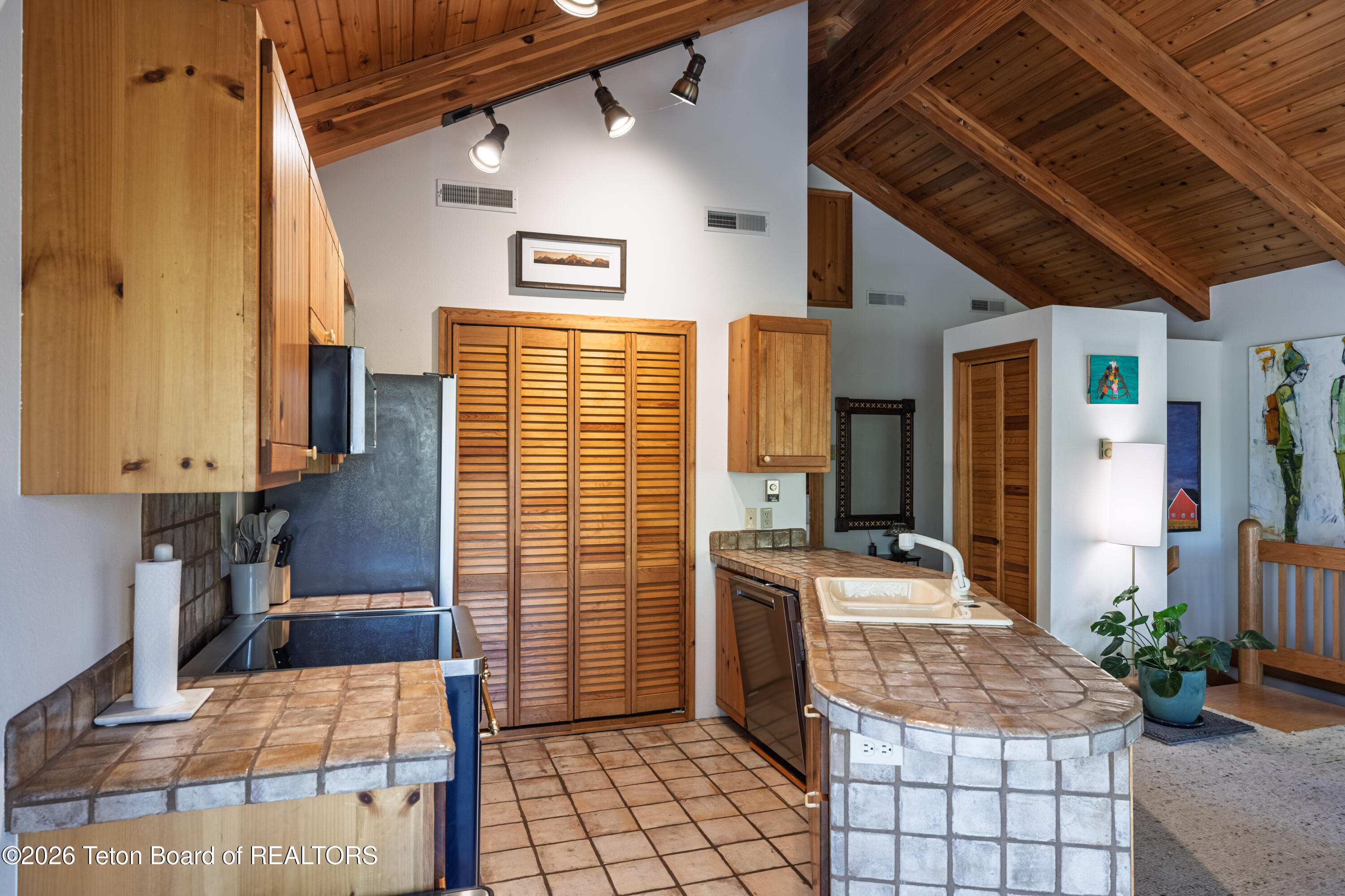 855 North Bar Y Road Jackson, WY 83001 - Photo 46 of 55 GuestHouseKitchentoEntry