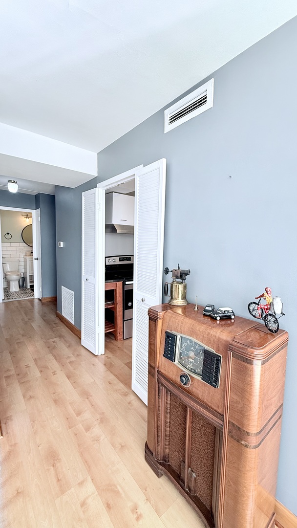 6301 North Sheridan Road, Unit 19V Chicago, IL 60660 - Photo 11 of 16 a room with furniture and storage