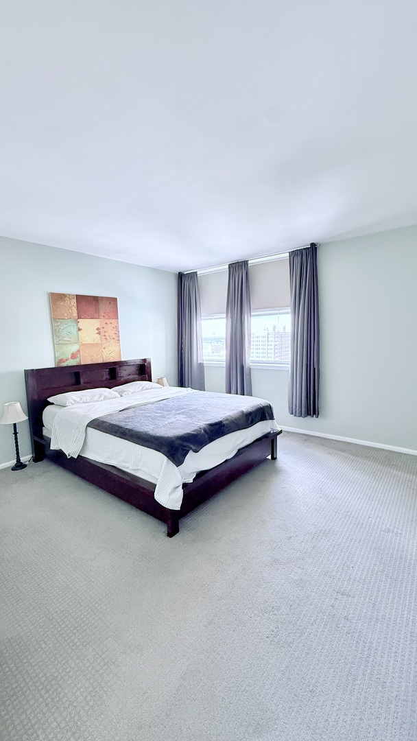 6301 North Sheridan Road, Unit 19V Chicago, IL 60660 - Photo 13 of 16 a bedroom with a bed and window