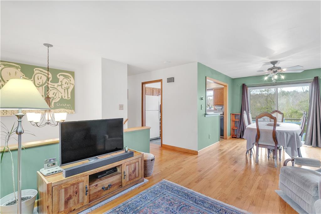 702 Ridgeway Avenue Grove City, PA 16127 - Photo 11 of 25 Gallery Image 11