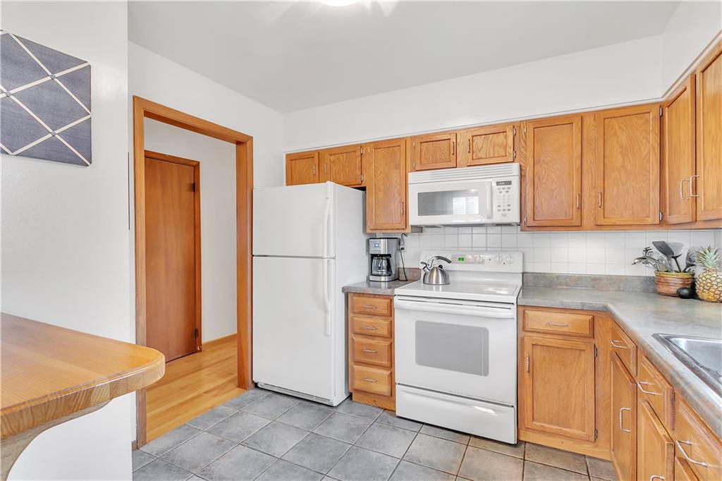 702 Ridgeway Avenue Grove City, PA 16127 - Photo 17 of 25 Gallery Image 17