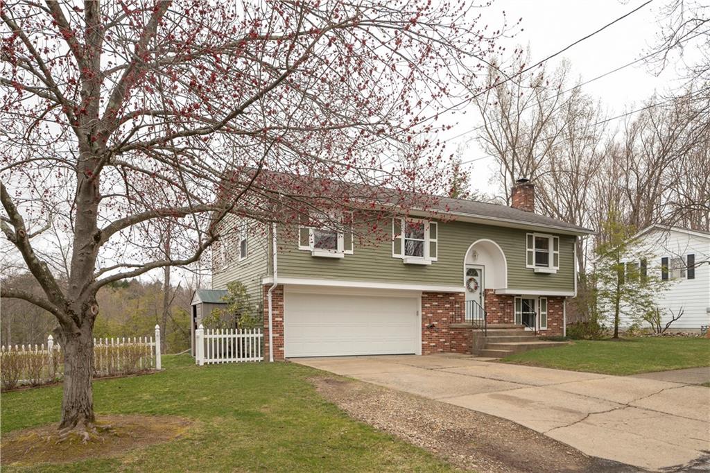 702 Ridgeway Avenue Grove City, PA 16127 - Photo 3 of 25 Gallery Image 3