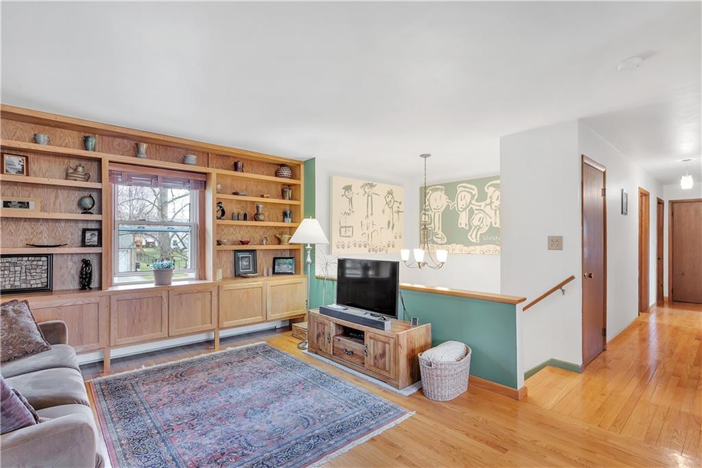 702 Ridgeway Avenue Grove City, PA 16127 - Photo 10 of 25 Gallery Image 10