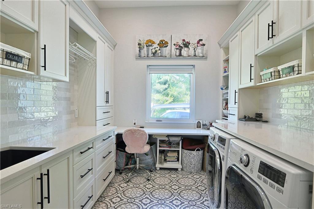 6688 Hunters Road Naples, FL 34109 - Photo 29 of 43 a kitchen that has a stove and a table in it