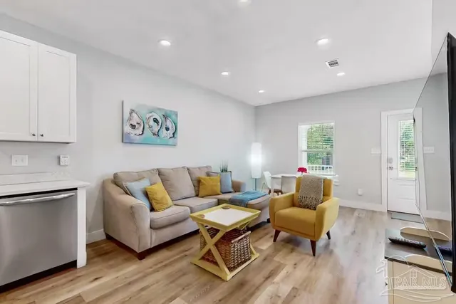 $2,750 | 230 South Devillars Street, Pensacola, FL 32502