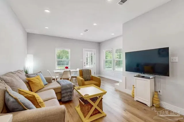 $2,750 | 230 South Devillars Street, Pensacola, FL 32502