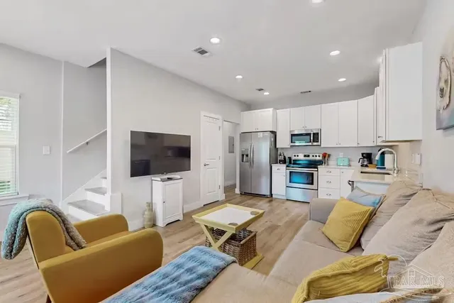 $2,750 | 230 South Devillars Street, Pensacola, FL 32502