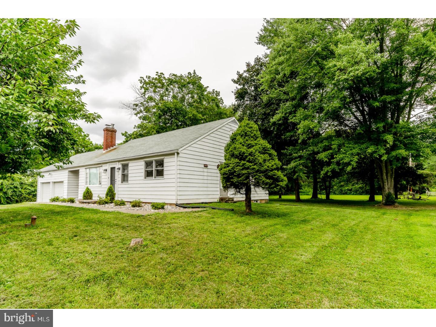 136 Spring Mt Road Schwenksville, PA 19473 - Photo 5 of 22 Gallery Image 5