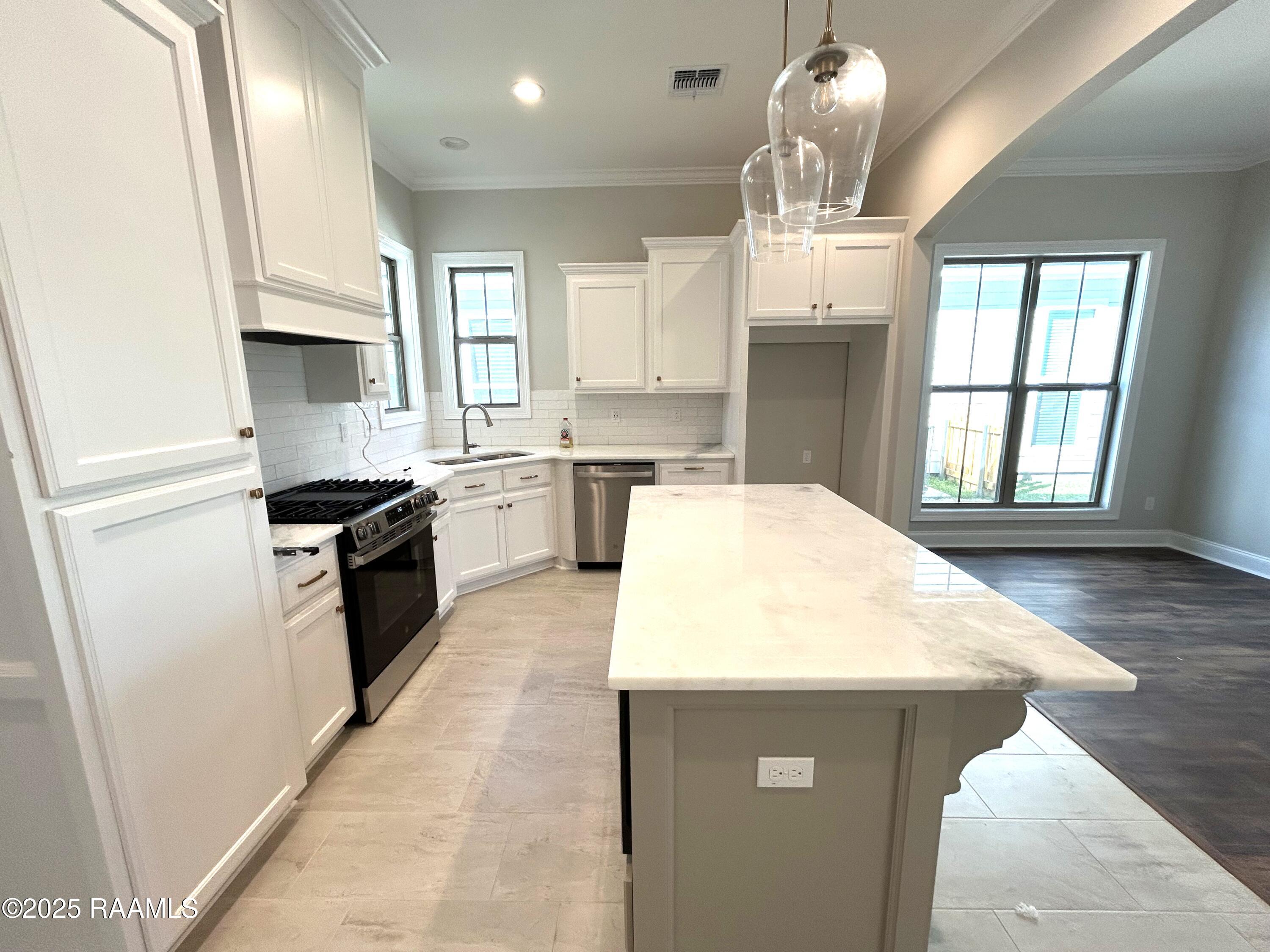 216 Keystone Drive Scott, LA 70583 - Photo 7 of 28 IMG_0056