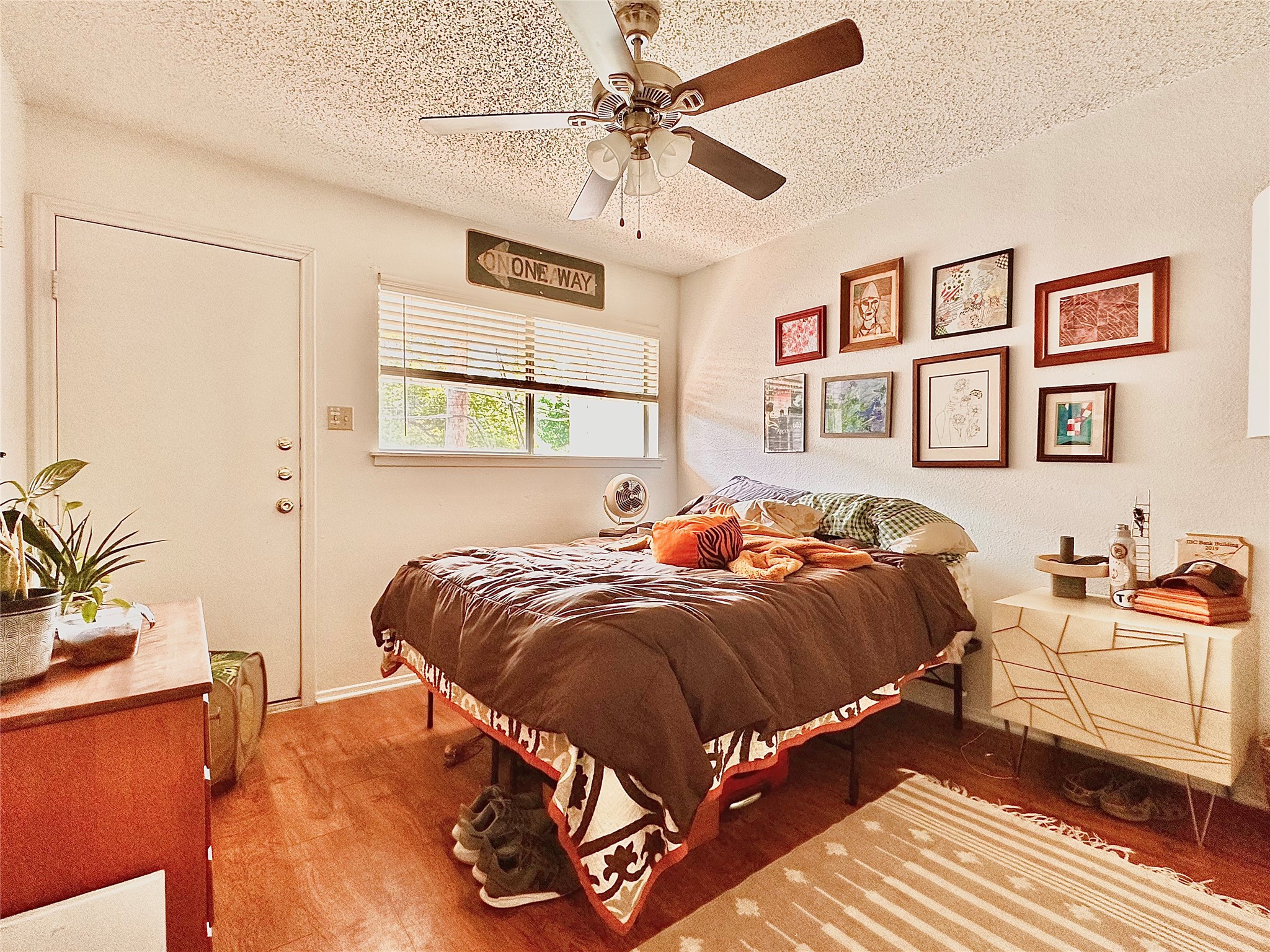 2808 Whitis Avenue, Unit C103 Austin, TX 78705 - Photo 4 of 7 a bed room with a bed and a couch