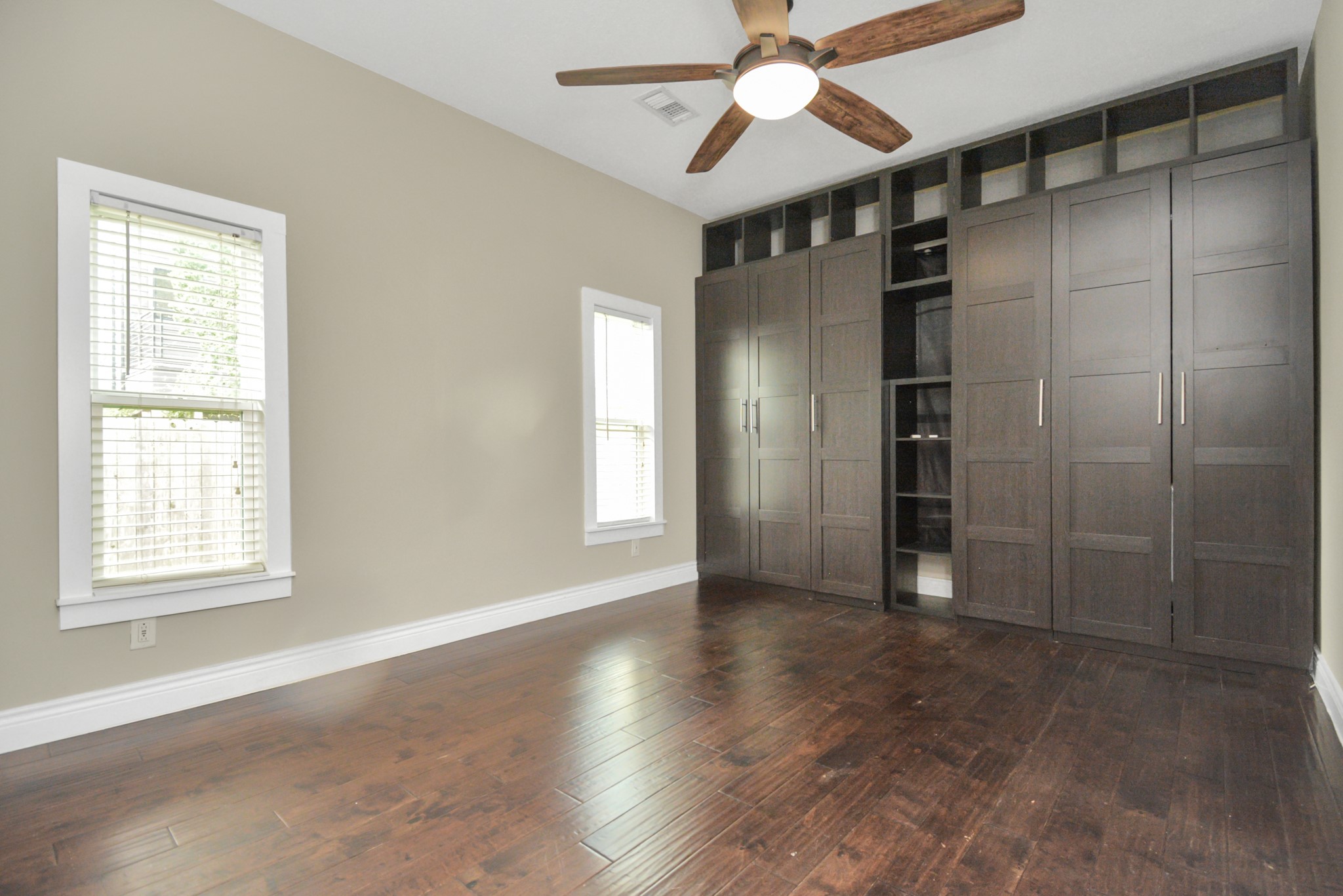 318 Ennis Street Houston, TX 77003 - Photo 14 of 28 Beautiful custom made closet space in each room